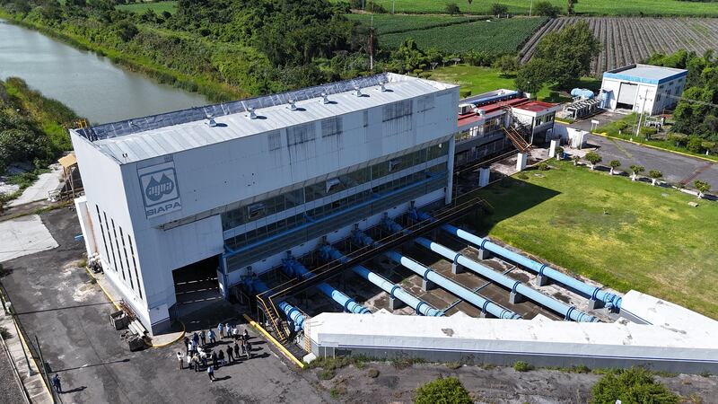 El Siapa recibió recientemente a académicos y científicos de la UdeG, colectivos, y miembros del Consejo Consultivo del Agua para revisar el estado crítico del actual acueducto. ESPECIAL/ GOBIERNO DE JALISCO