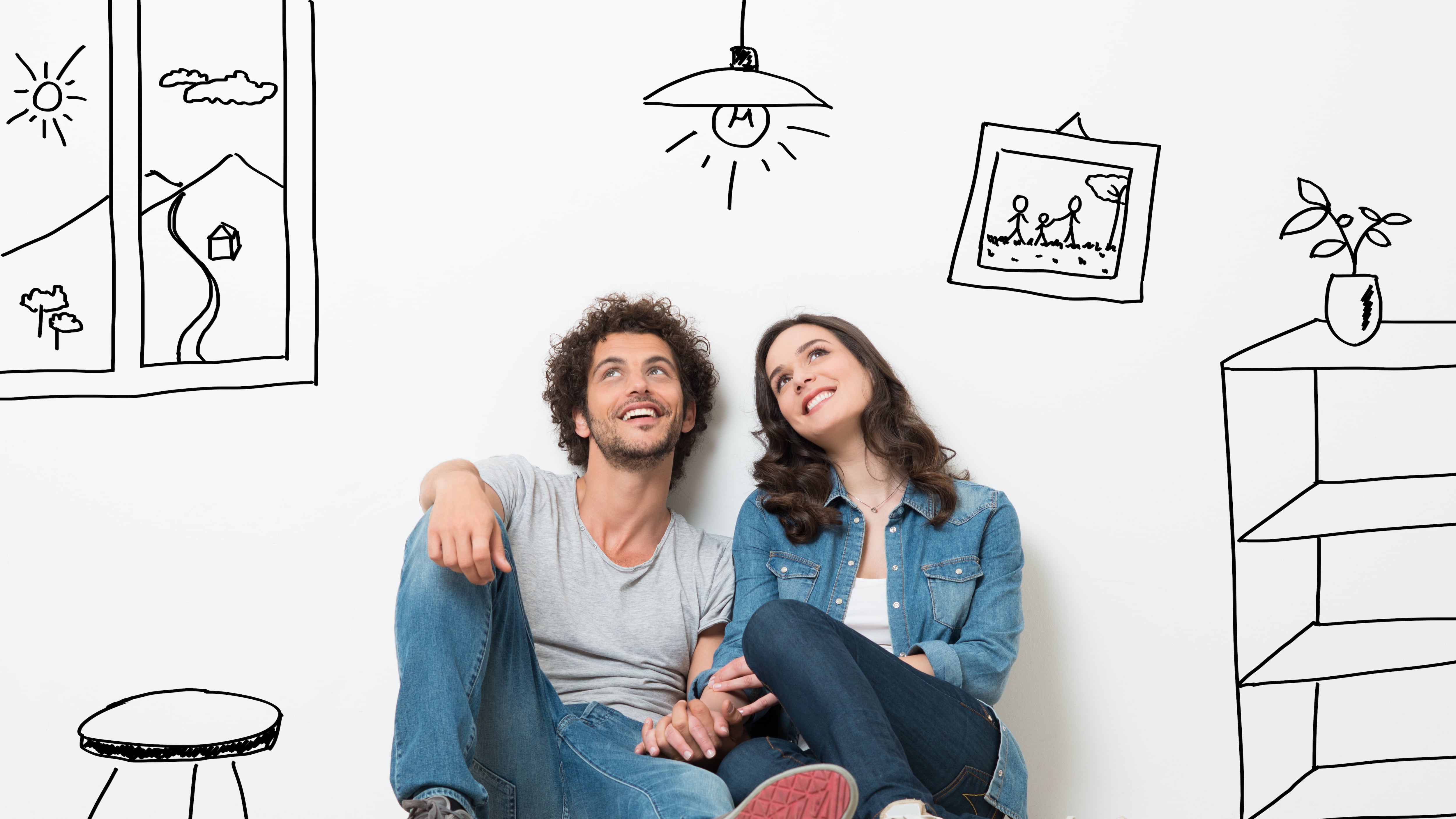 Hay opciones tradicionales como el seguro de vida o de gasto médicos para la pareja, hasta pólizas que protegen el ahorro conjunto.