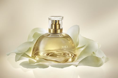 Aura Alba, el perfume elaborado con la codiciada y rara Rosa Alba