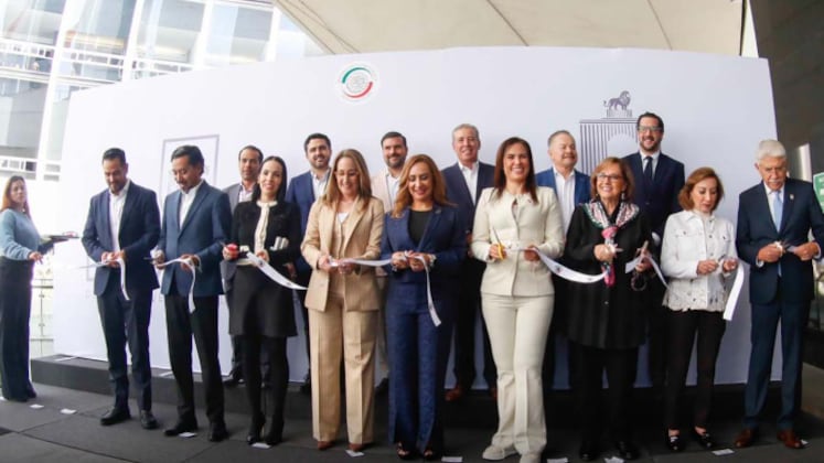 El corte del listo lo hizo la alcaldesa de la ciudad.