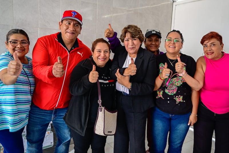 Delfina Gómez y Horacio Duarte emiten su voto en Texcoco