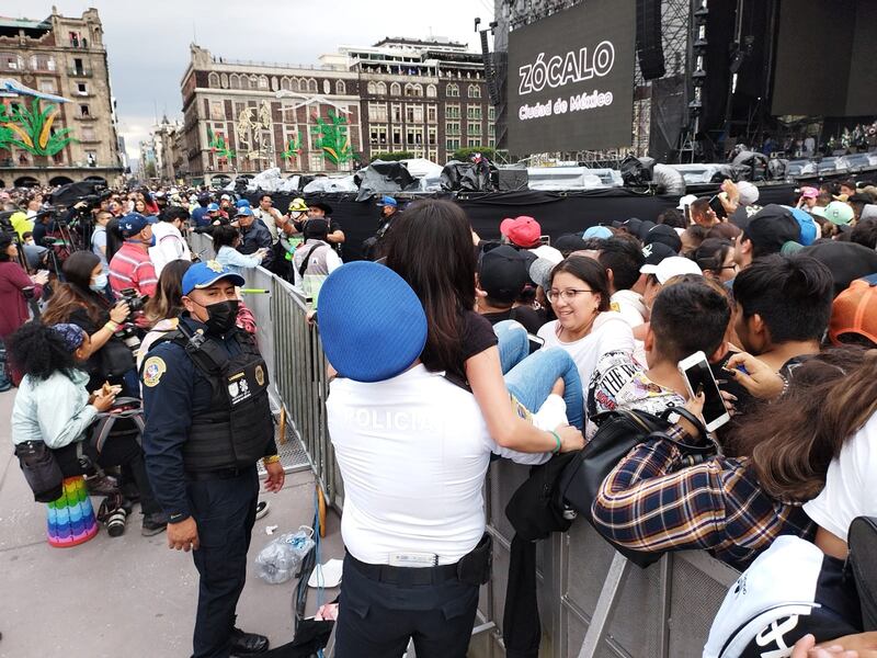 Grupo Firm en el Zócalo de la CDMX: asistentes se desmayan