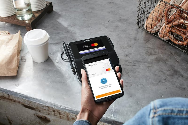 Las tarjetas de débito se destacan como el método de pago digital más confiable, con un 55% de los consumidores percibiéndolas como muy seguras.