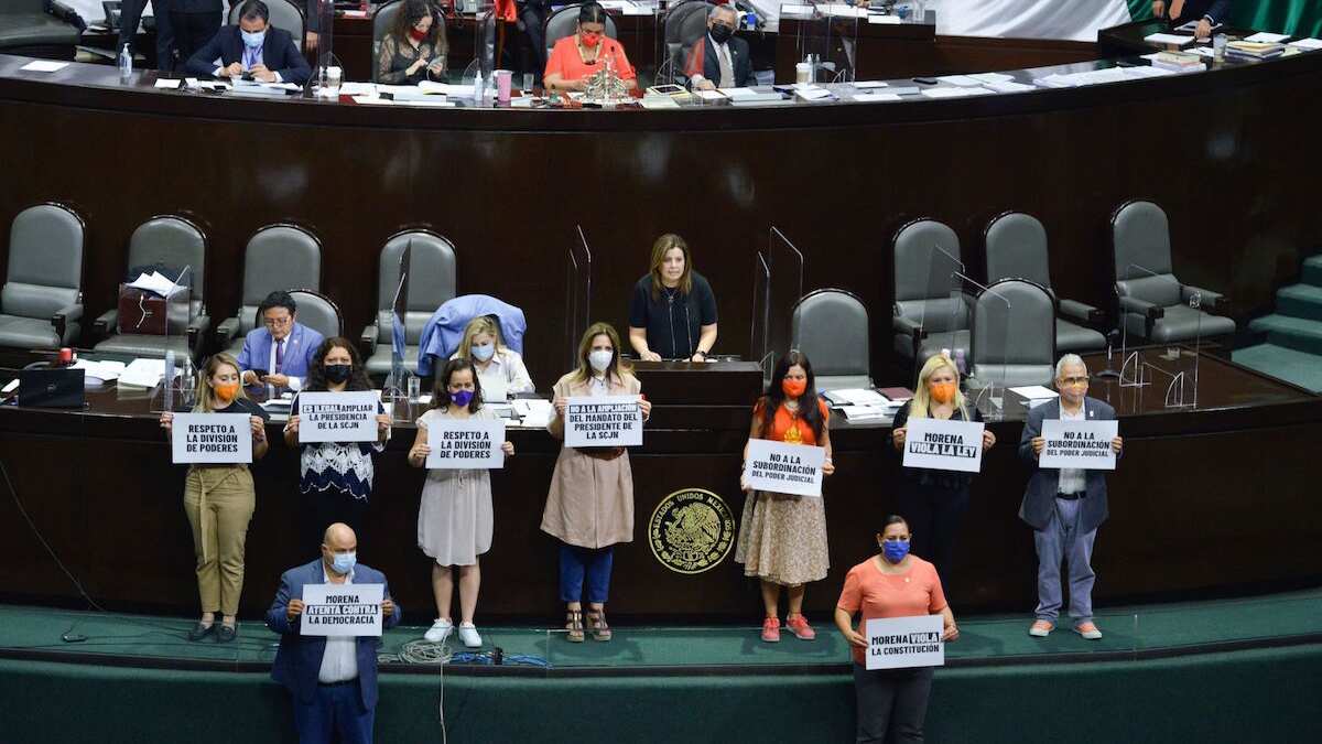 Partidos protestan por la ampliación de mandato de Zaldívar