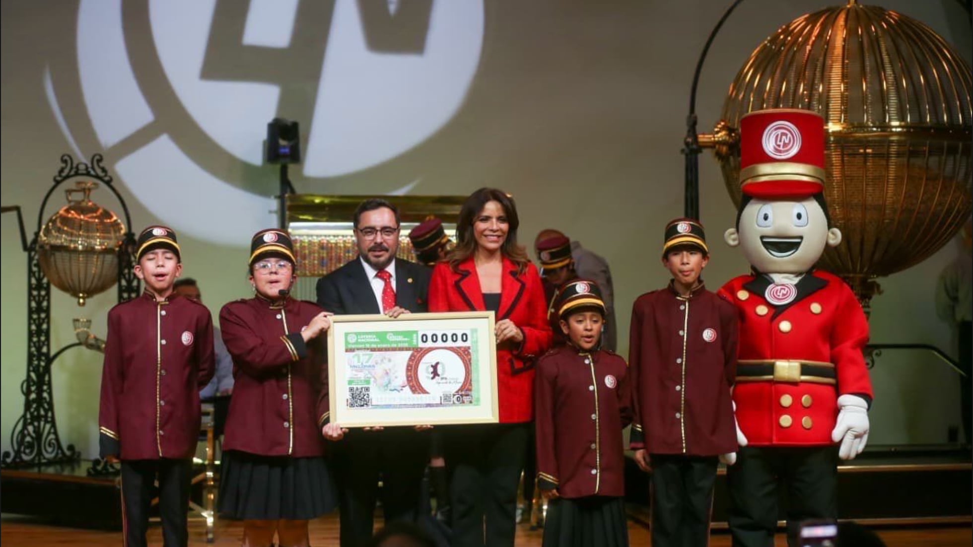 Lotenal 90 años del IPN