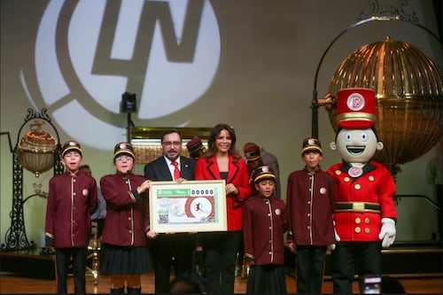 Lotería Nacional realiza sorteo especial por los 90 años del IPN