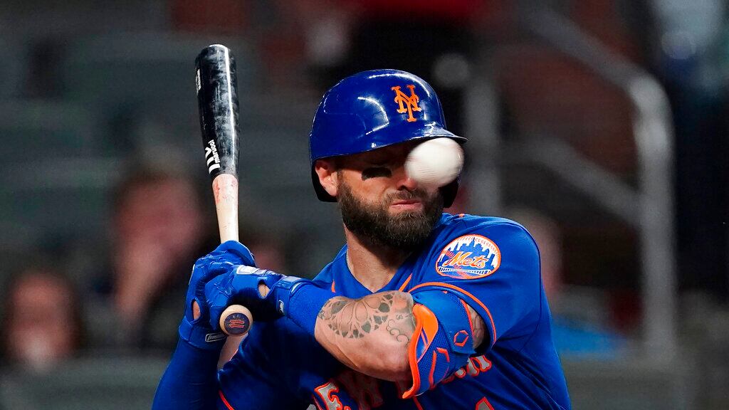 Kevin Pillar sufre múltiples fracturas por pelotazo en el rostro