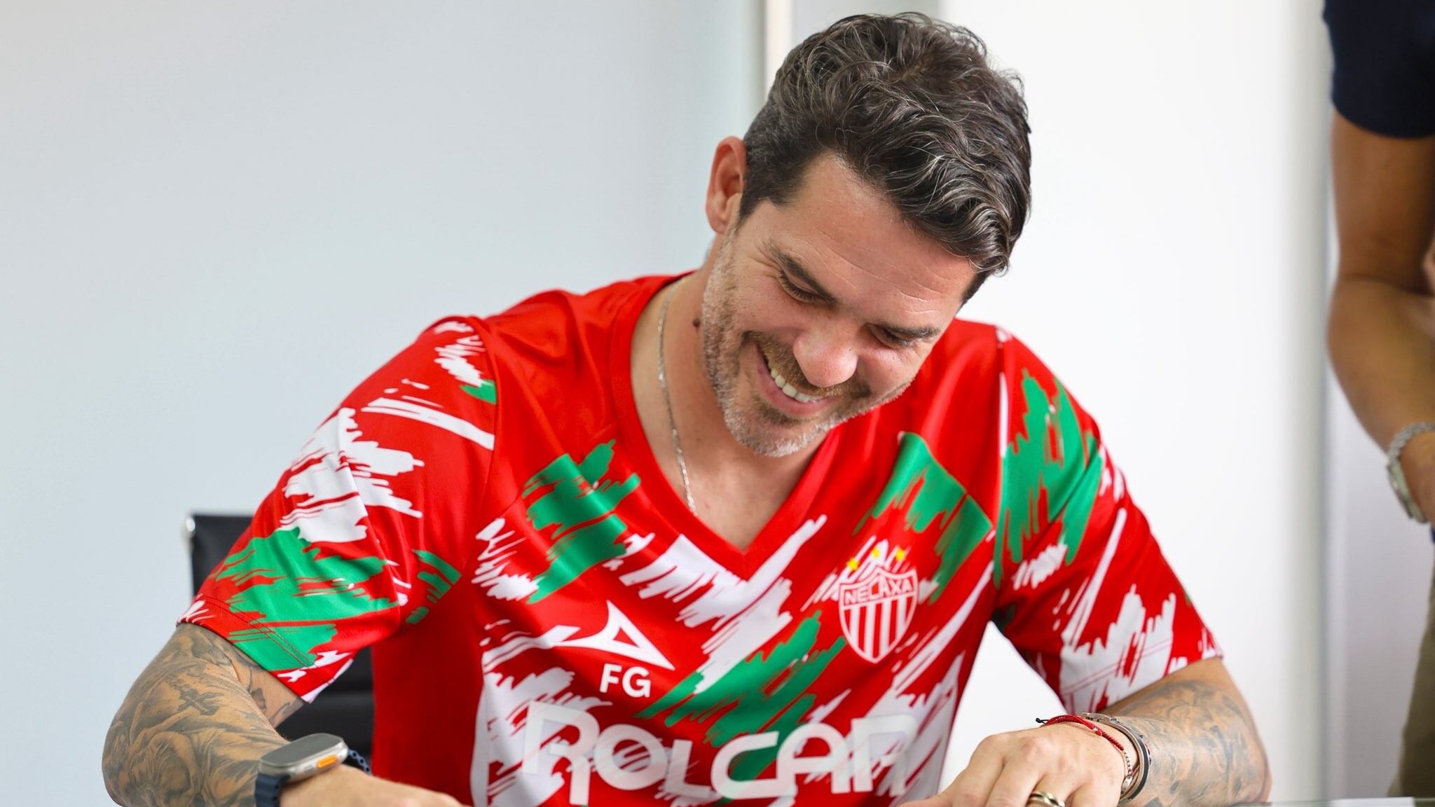 Gago firmó con Necaxa tras salida de Larcamón.