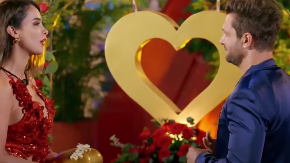 Carolina gana ‘Soltero Cotizado’ y revela a Nicola Porcella que ella era la casada