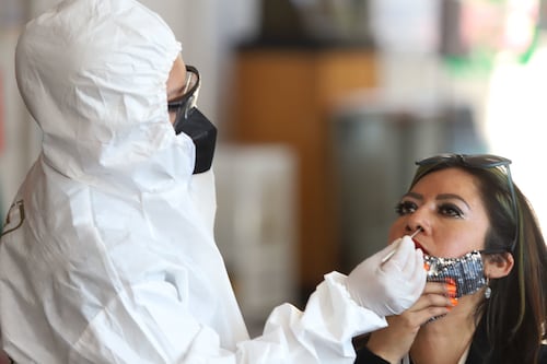 ¿Amenaza una nueva ola de Covid-19 al país tras incremento de casos de coronavirus?