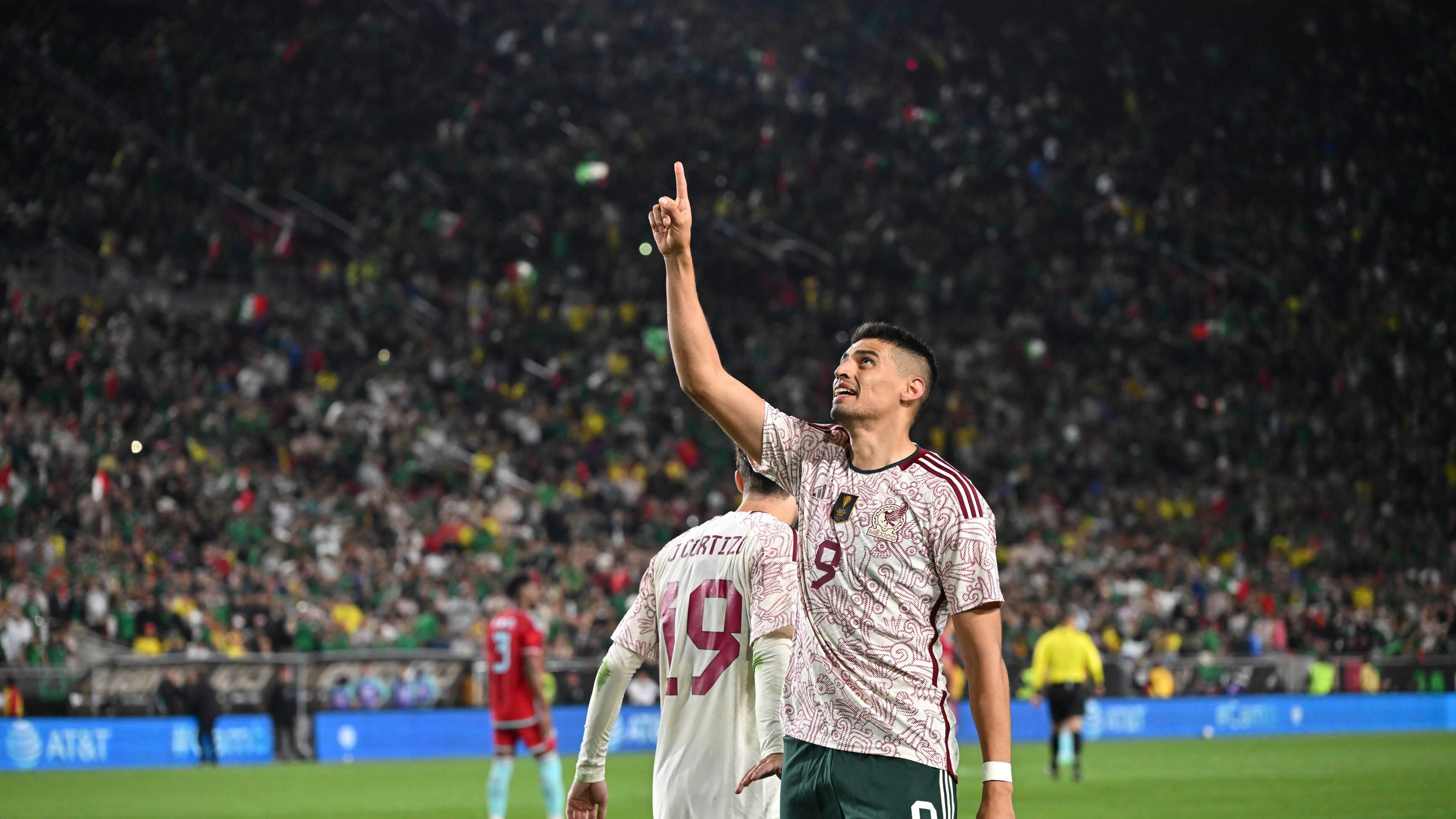 Guillermo Martínez marcó su primer gol con Selección mexicana.