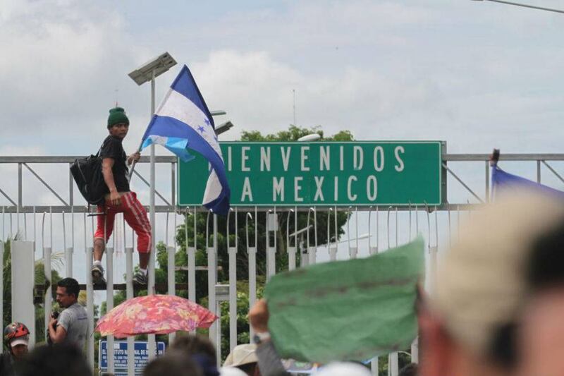 Pollero cae por trafico de menores