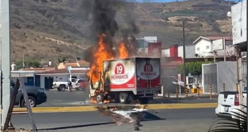 Nayarit quema e vehículos