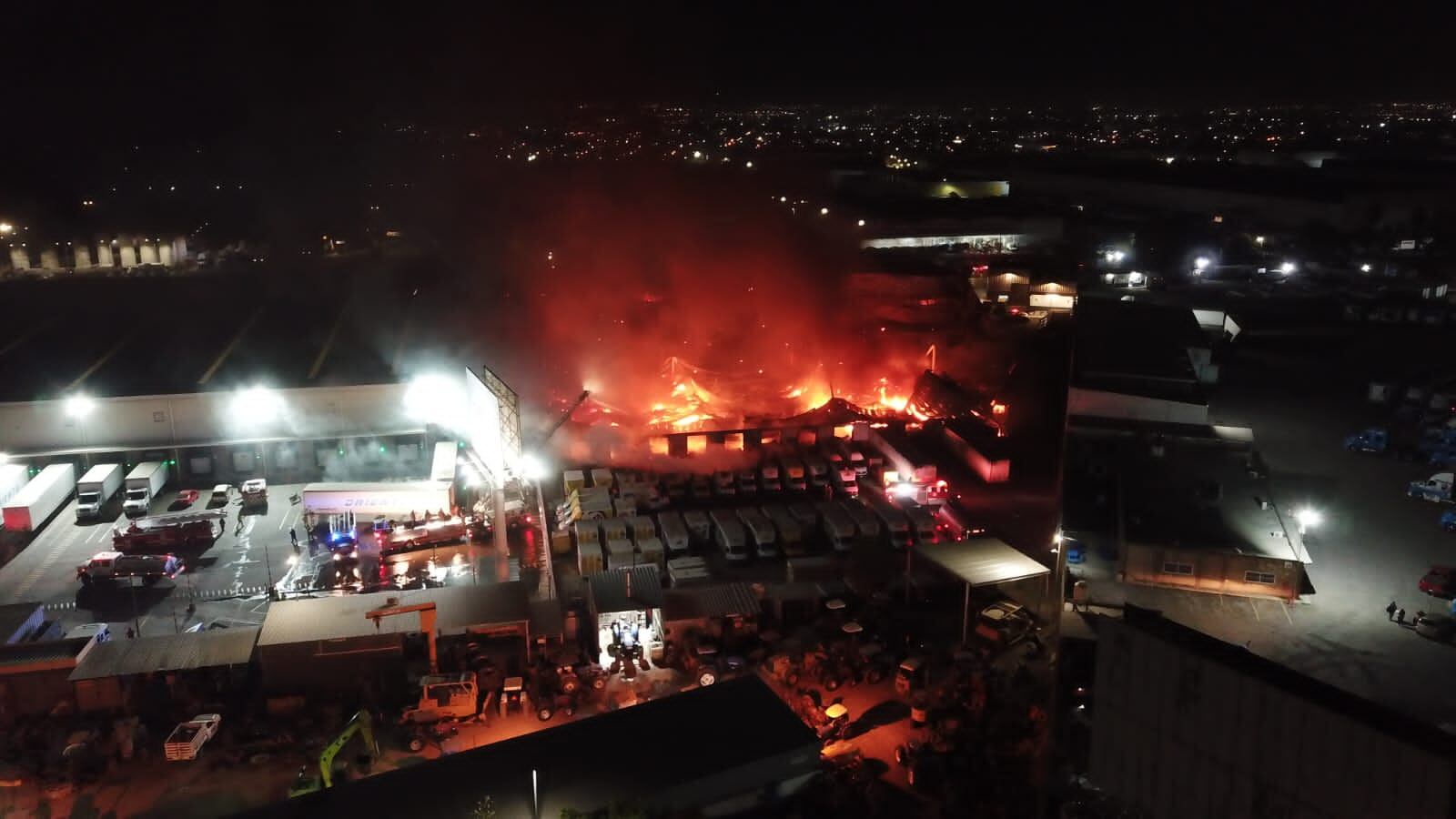 El calor fue tan intenso que provocó el colapso de parte de la bodega.