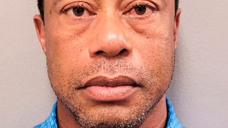 Tiger Woods manejaba alcoholizado y con opioides en accidente automovilístico, según informe