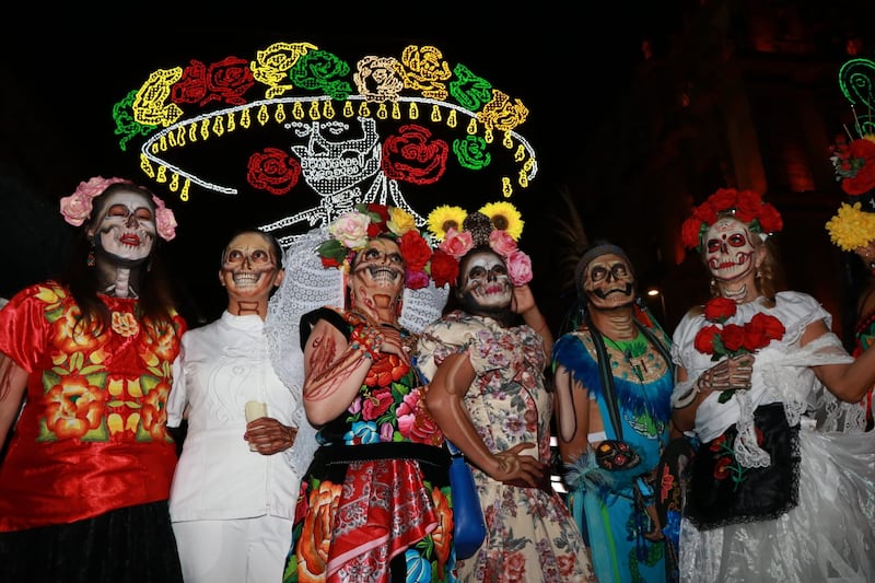 Encendido decorativo por el Día de Muertos en el Centro Histórico