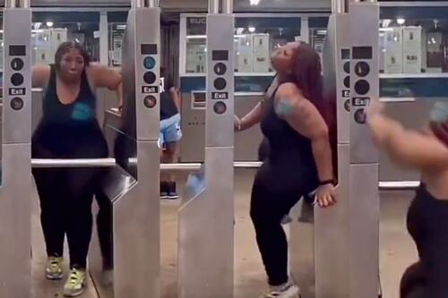 Mujer sufre accidente al brincar torniquetes del Metro