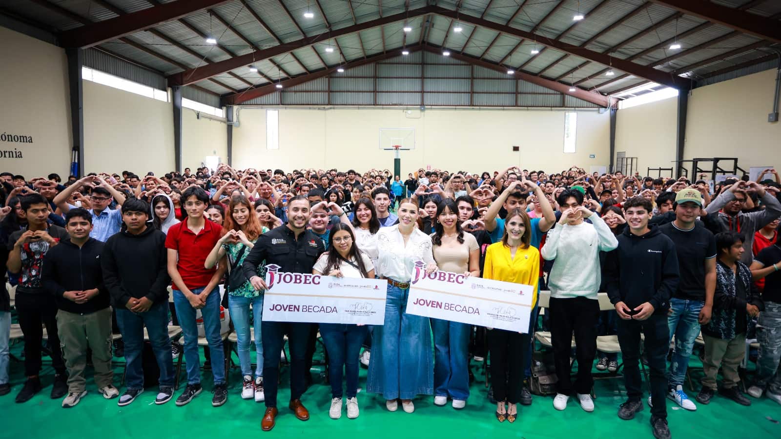 De acuerdo con datos del INEGI, 478 mil 300 personas salieron de la pobreza entre 2021 y 2024