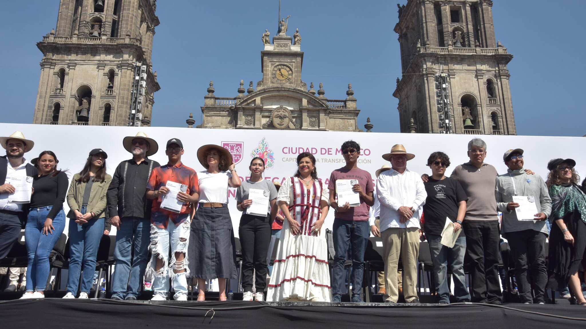 Brugada entrega 20 mil becas “Universitarios en Movimiento”