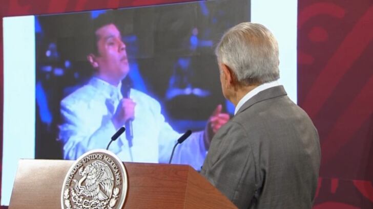 AMLO pidió escuchar la canción "Así fue" de Juan Gabriel