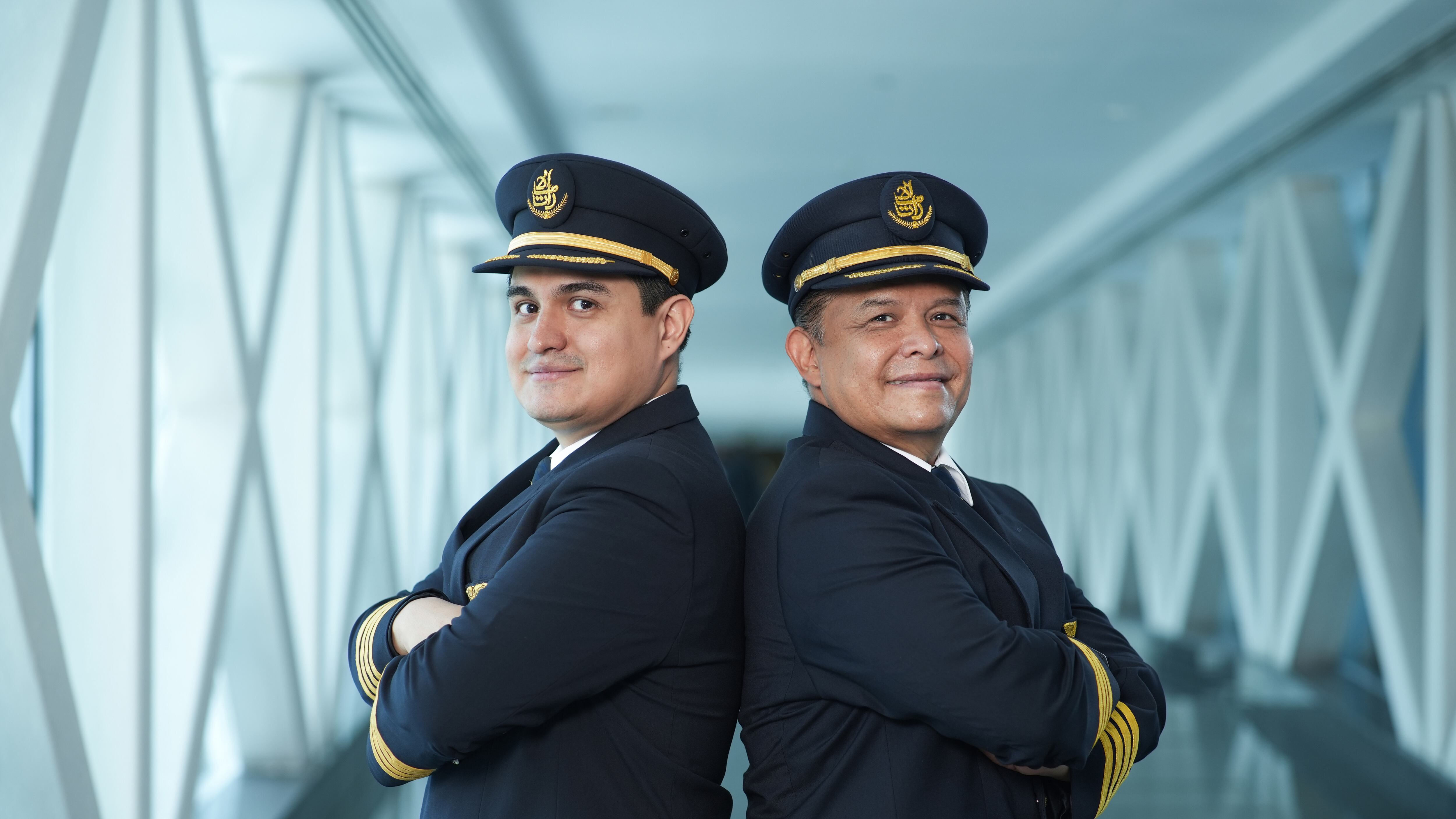 Los pilotos Arturo y Salvador Madrid, padre e hijo, nos abren las puertas de la cabina de Emirates Airlines y te dan las claves para alcanzar tu sueño de ser piloto