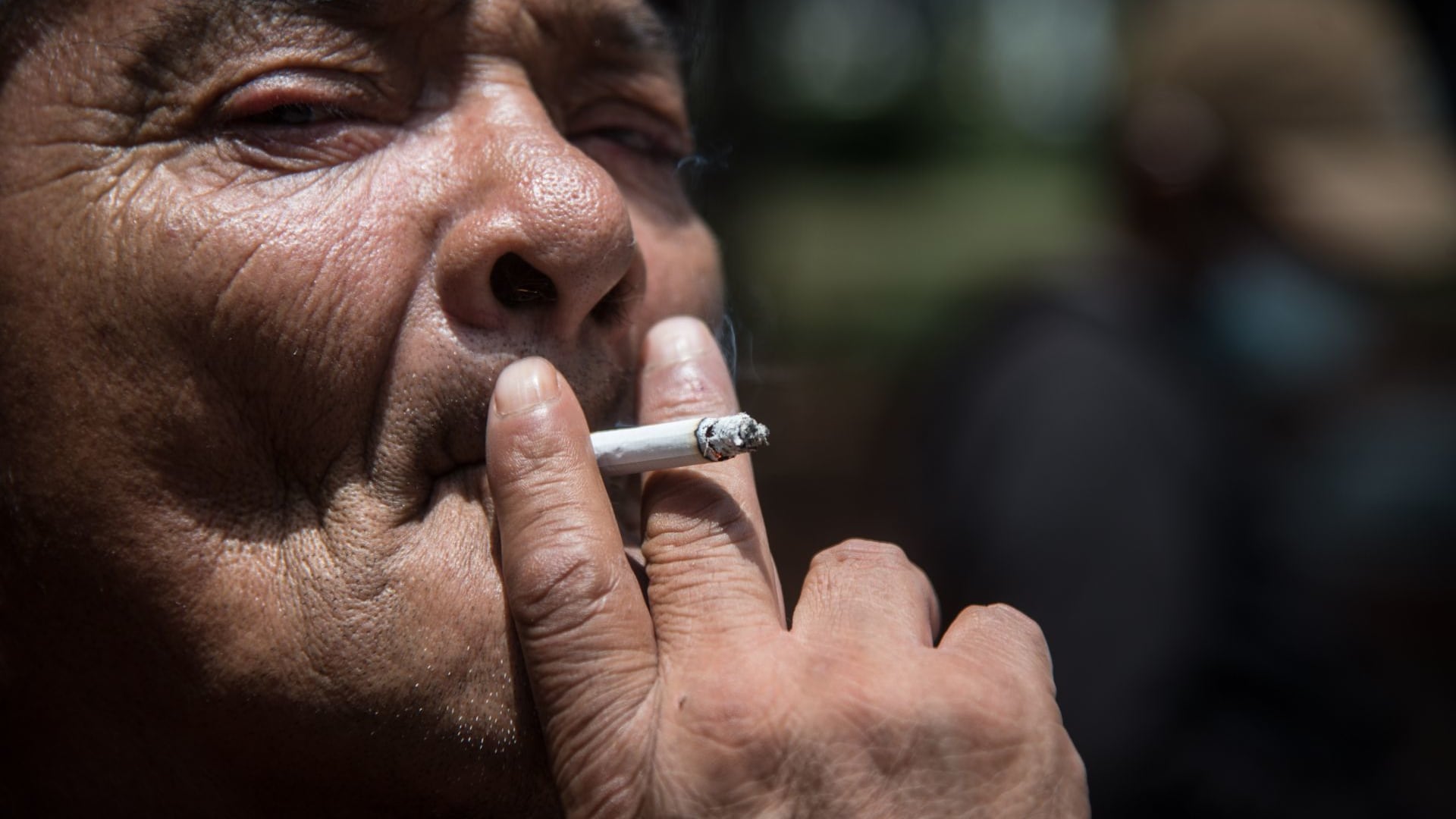 Gasolina, cigarros y refrescos costarán más en 2024