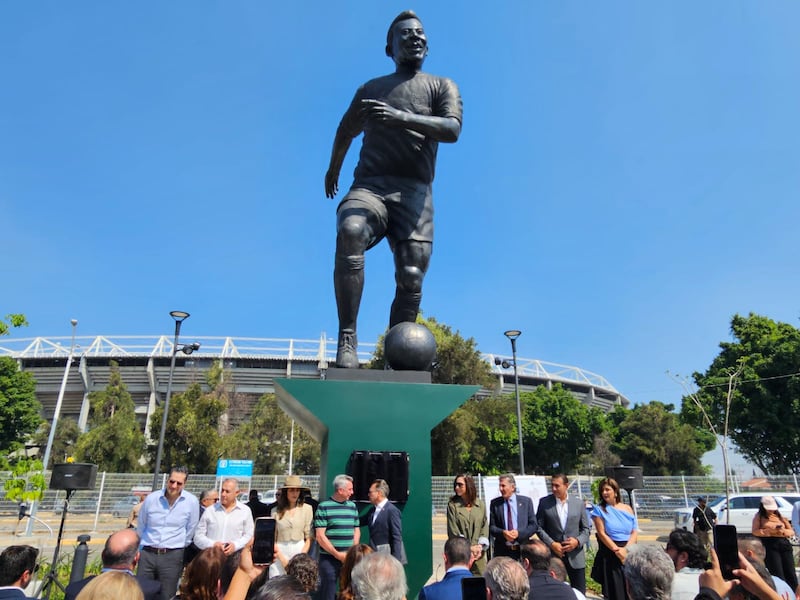 Escultura en honor a Pelé.
