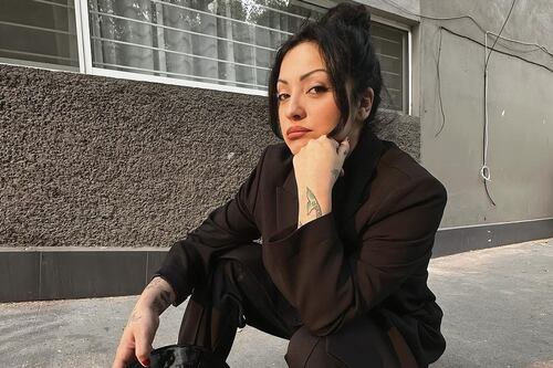 “Solita con mi guitarra”: Mon Laferte confirma que dará concierto en México para ir en ayuda de los damnificados por incendios en la Quinta Región