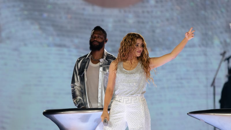 Shakira corona su visita a México con show gratuito en el Zócalo de la CDMX
