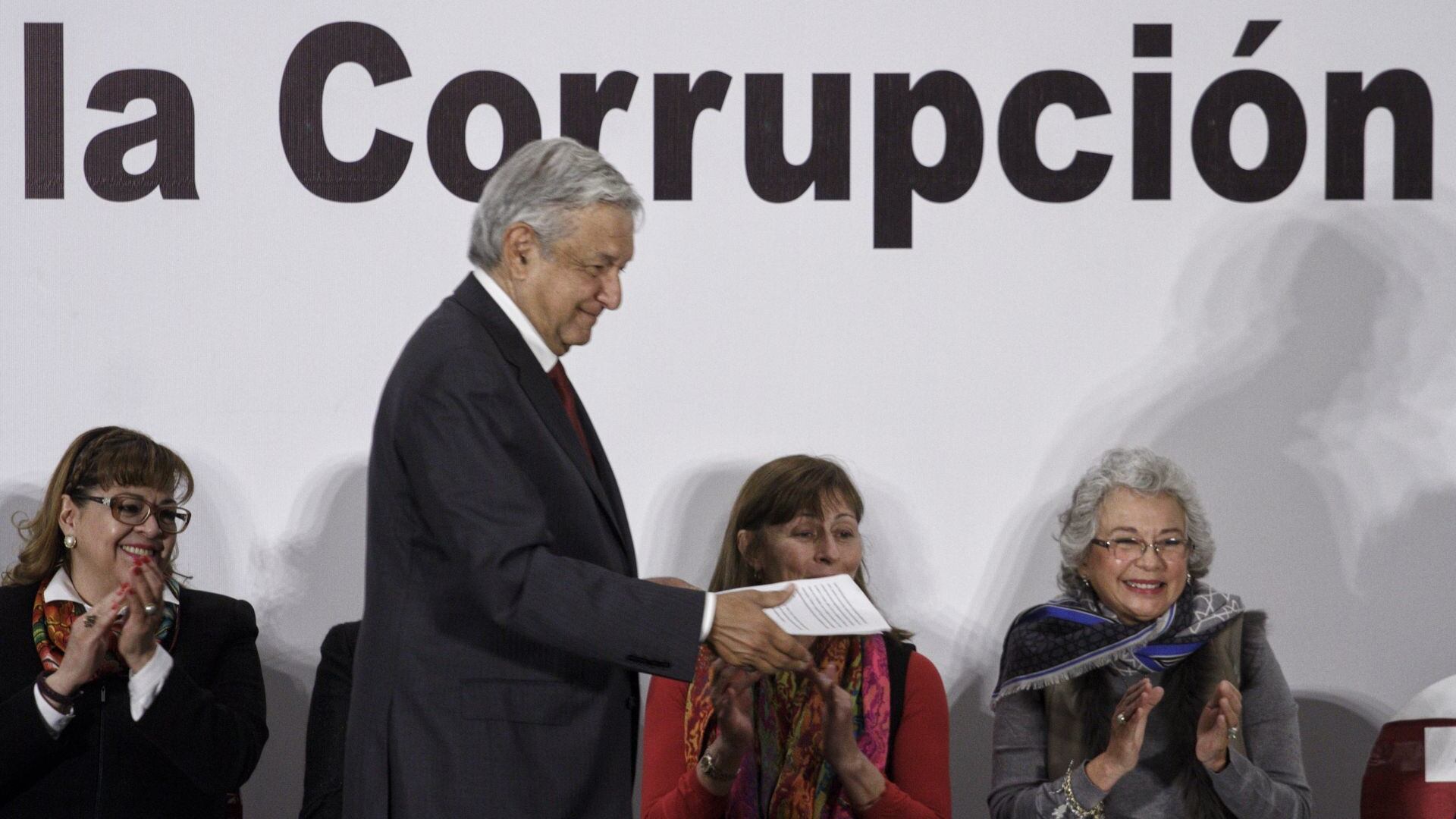 De acuerdo con Transparencia Internacional México ocupa el lugar lugar 124 de 180 países en el ranking de percepción de corrupción.