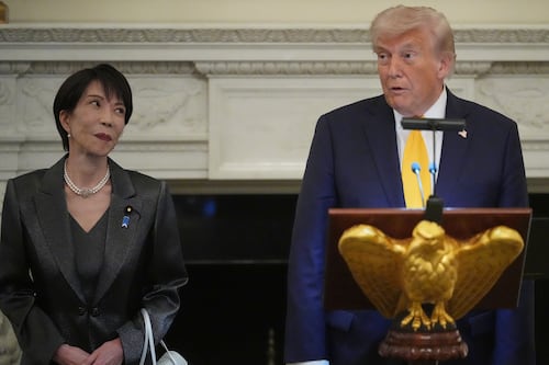 Trump arruina recibimiento a la primera ministra de Japón con una broma sobre Pearl Harbor