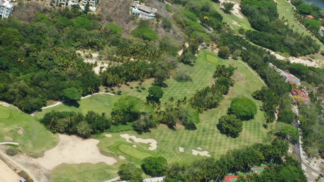 Grupo Salinas exige retirar sellos de clausura a campo de golf Tangolunda