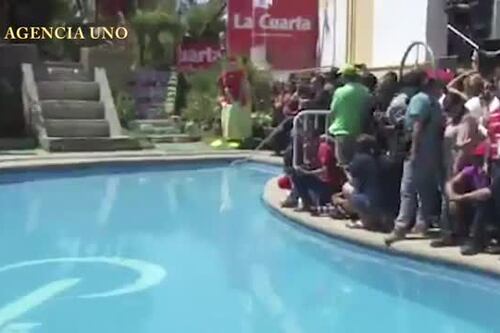 ¡Furiosos! Así reaccionó la prensa por retraso de Luli en piscinazo de Viña 2016