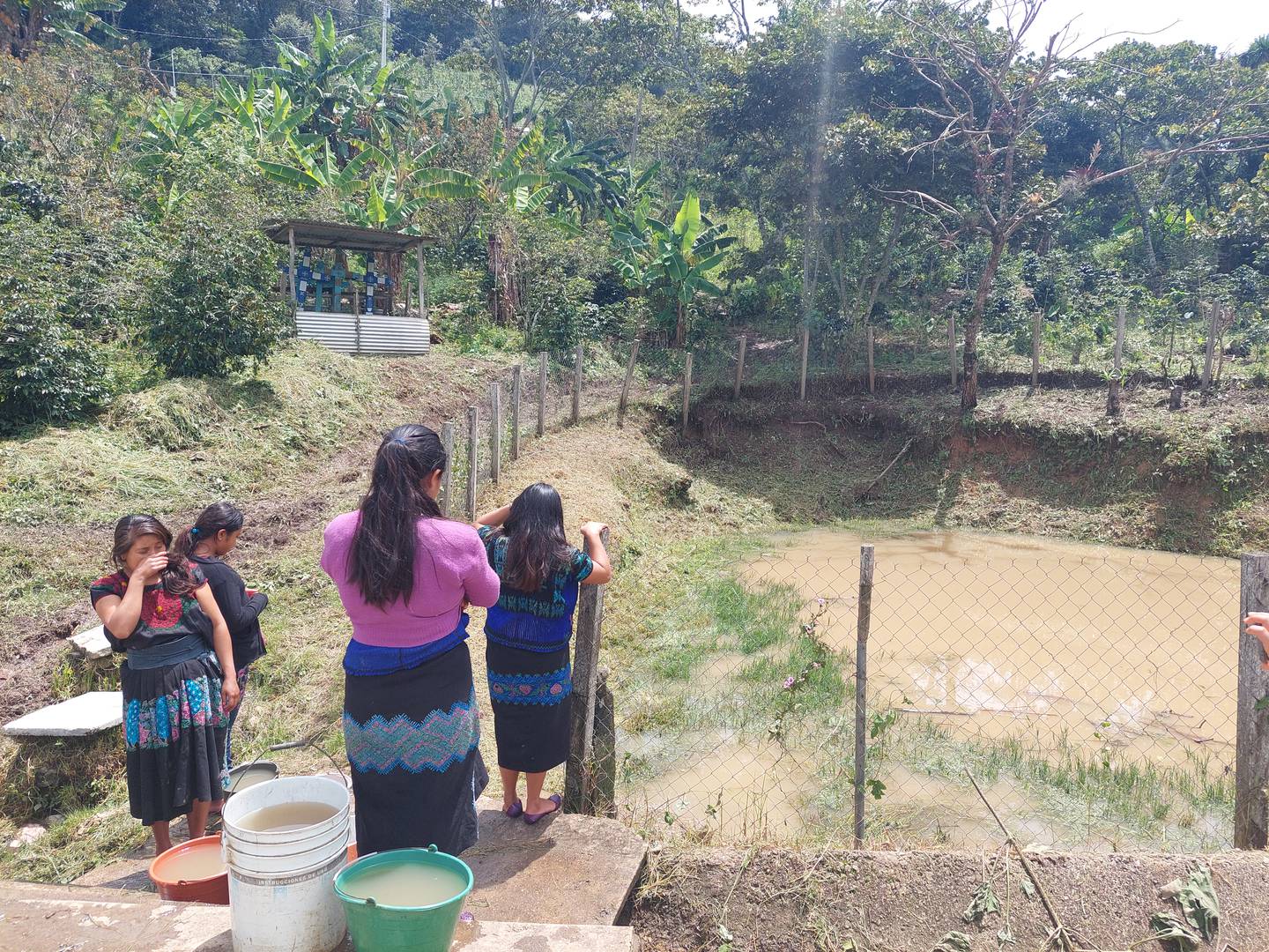 Acceso al agua en comunidades indígenas: refresco para tomar y lodo para lavar