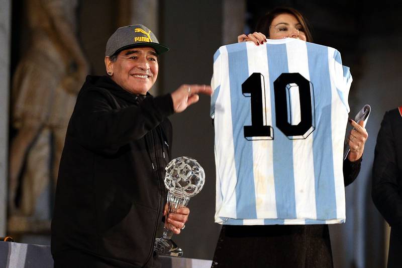 Maradona desea aportar su experiencia en pro de las nuevas generaciones del futbol|GETTY IMAGES