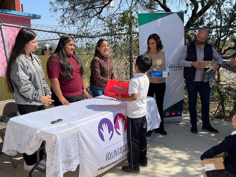 El Voluntariado de la Secretaría de Educación de Guanajuato, en coordinación con la Fundación Comunitaria del Bajío, hizo la entrega.