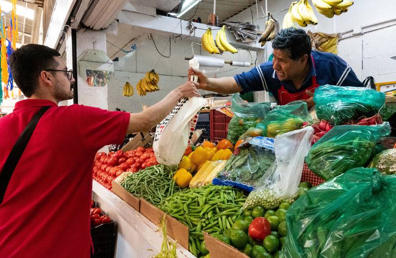 El precio de las frutas, carnes, pan y postres para la cena de Fin de Año tendrán un alza promedio de 20%; aunque muchos ya subieron de dos a 17 pesos señaló la Anpec.