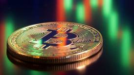 Bitcoin baja por primera vez desde inicios de 2023