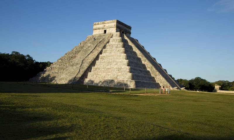 Durante el equinoccio de primavera miles de extranjeros visitan los diferentes sitios arqueológicos en Yucatán y Quintana Roo