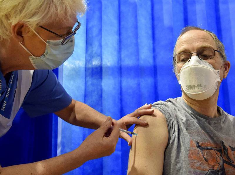 Europa: planea que 70% de adultos tengan vacuna este mes