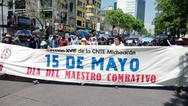 Integrantes de la CNTE marcharon para celebrar desde las calles el Día del Maestro