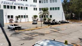 Normalistas provocan daños en la Fiscalía de Guerrero y dejan heridos a elementos de la Guardia Nacional