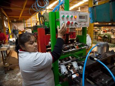 Debilidad industrial hunde crecimiento de México, exportaciones y empleo  