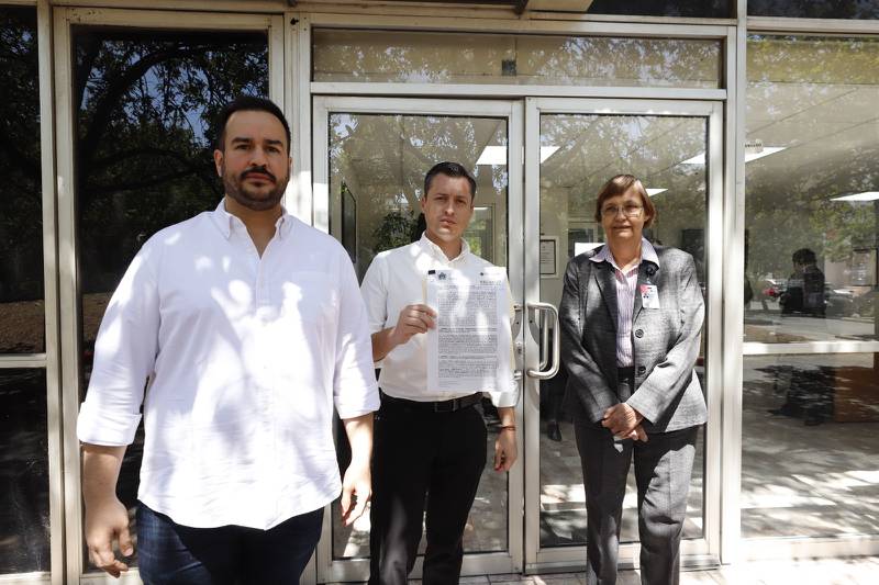 Agustín Basave, secretario del Ayuntamiento; Luis Donaldo Colosio Riojas, alcalde de Monterrey y María de Lourdes Williams Couttolenc, contralora.