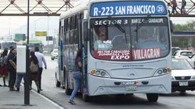 Trabajadores de Nuevo León invierten hasta 2 horas al día en transporte