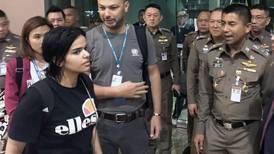 Rahaf al-Qunun: la joven saudita que huyó de su familia y se encerró en un hotel de Bangkok “obtiene estatus de refugiada”