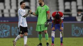 Argentina iguala con Chile pese a golazo de Messi