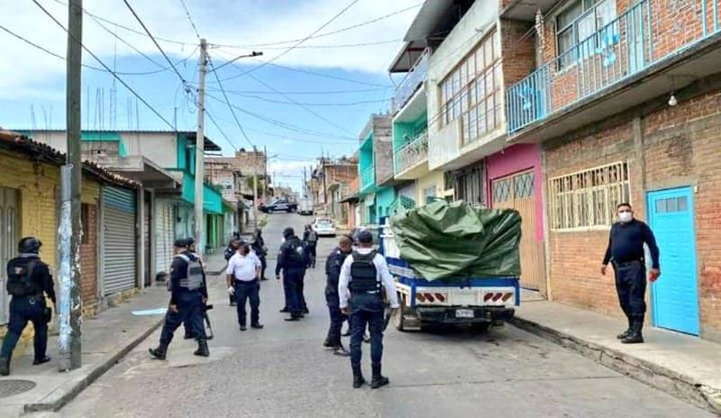 Hallan 9 cadáveres en camioneta en el occidente de México