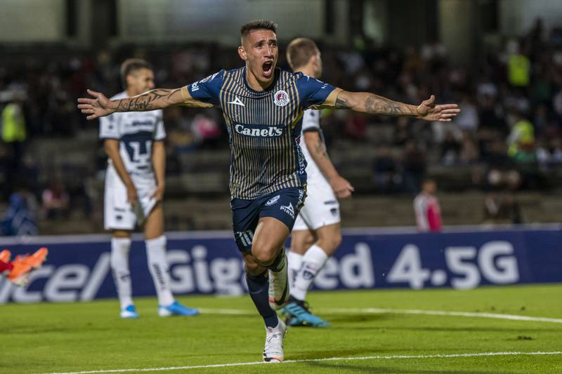 Ricardo Centurión celebrando un gol contra Pumas