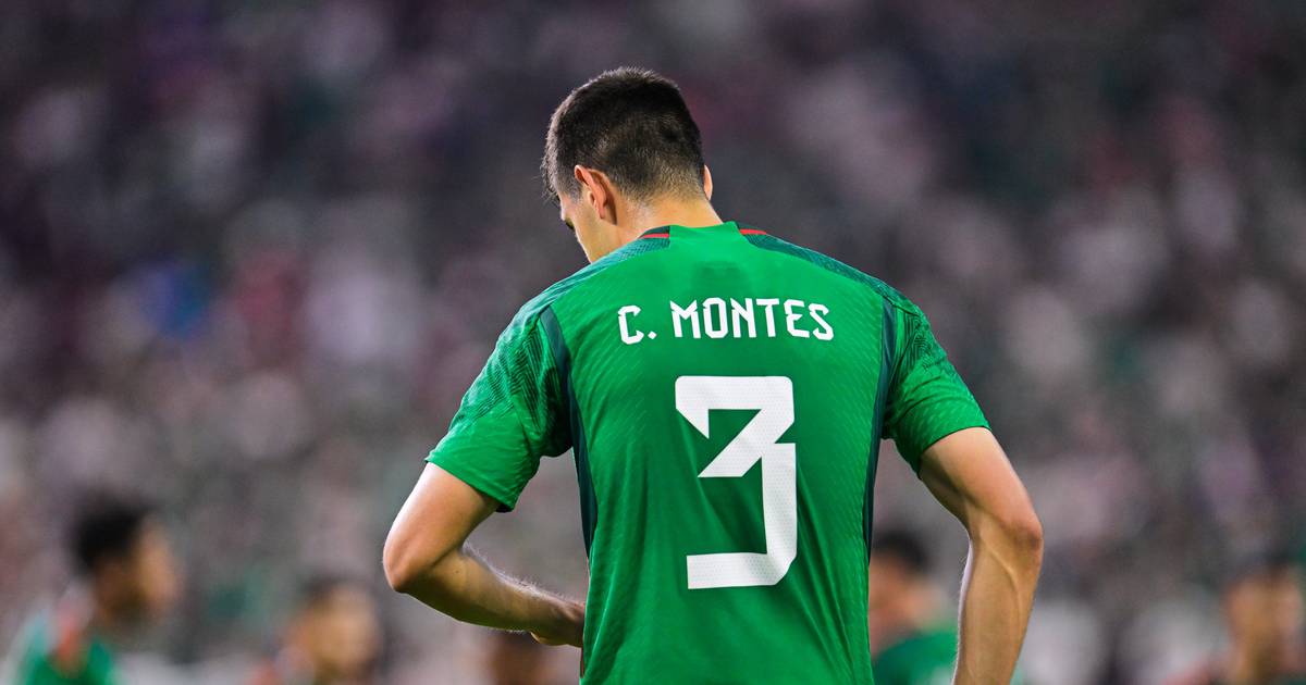 Cesar Montes apologizes to the fans after being sent off against the United States